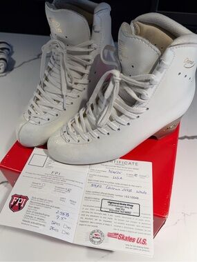 White Edea Chorus 255B Figure Skates